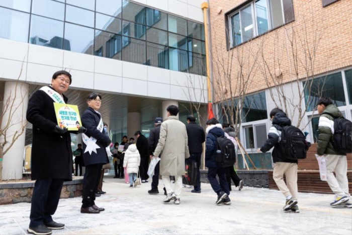 3월 신설학교 통학로 안전 홍보 활동에 나서2.jpg