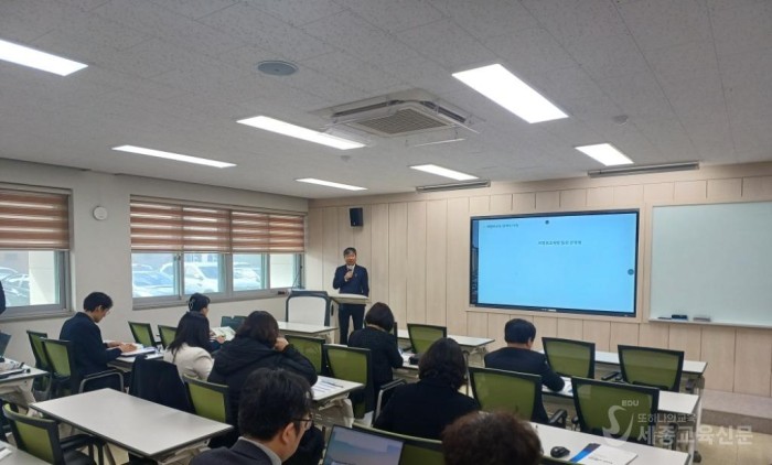 사진자료2_충남교육청, 시군 인공지능·정보교육 담당자 배움자리 개최.jpg