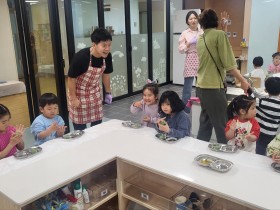 나성유치원, 전통 화덕에서 쑥개떡 만들며 생태교육 실천
