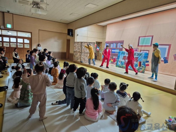 가락유, 가족을 주제로 한 참여 수업 및 어린이날 행사 성료 사진4(우리아빠 공연).jpg