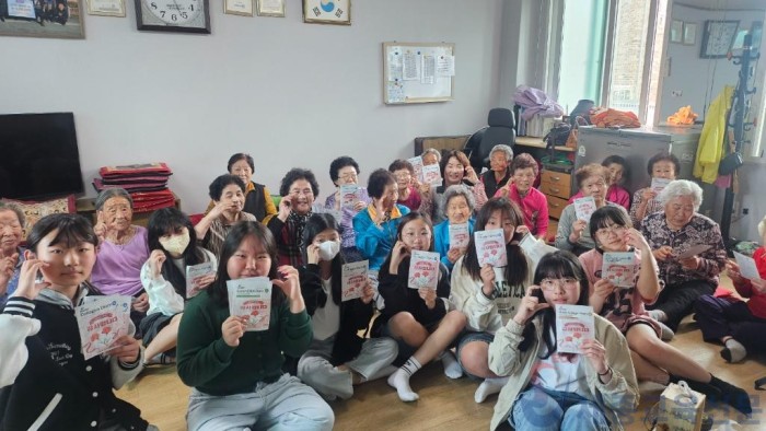연봉초, 마음온봄 동아리 학생들…어버이날 감사와 사랑의 마음 전해 사진2.jpg