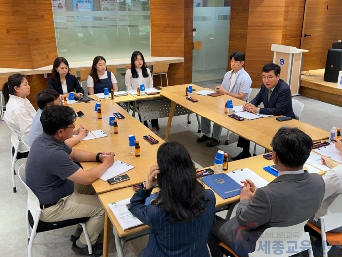 윤건영 교육감, 학교 안전망 구축을 위한 현장소통 강화 사진 2.jpg