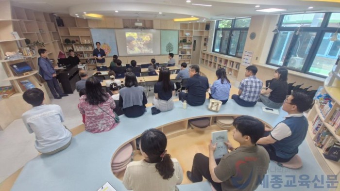 사진1_‘마을이 학교’ 되는 길을 묻다.jpg