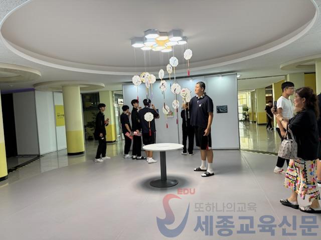 학교가 미술관이 되다! 세종예술온(ON)스페이스 2(고운고).jpg