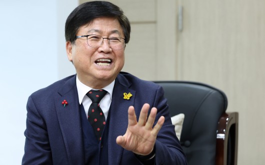 이재명 대통령, 최교진 세종교육감 교육부장관에 임명…"현장형 교육개혁" 기대