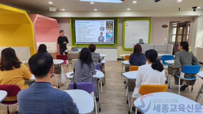 사진_학교로 찾아가는 ‘책심(心) 키움’ 독서연수 지원.jpg