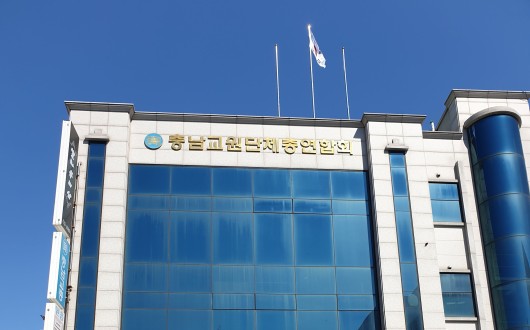 "교사 스마트폰에 학생 정보 가득"…충남교총, 정부 전수조사 반대