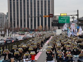 "교사도 시민이다"…1만 명 모여 정당가입 허용 촉구